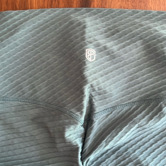 Born primitive Parragon leggings size medium - Picture 3 of 3